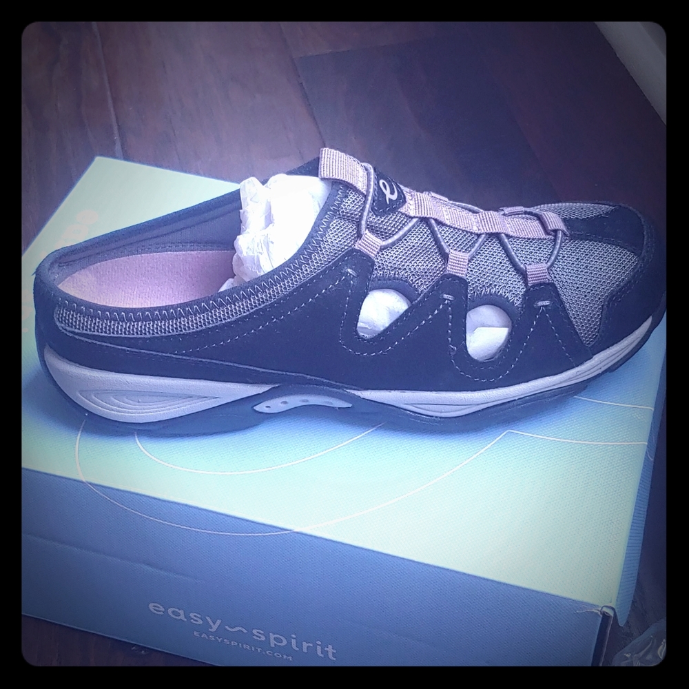 Easy Spirit Eztry Mule Clog